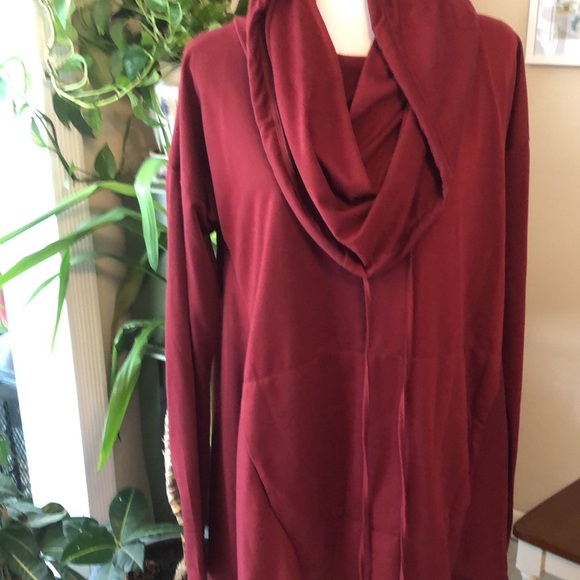 Drawstring hoodie high low hem. - Picture 5 of 11